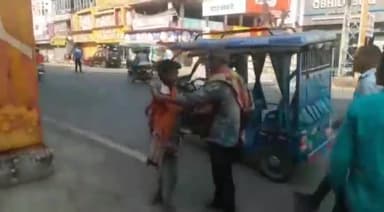 हरिद्वार: रानीपुर मोड़ पर शराब पीकर एक युवक ने किया हाई वोल्टेज ड्रामा, लोगों ने की पिटाई