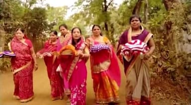 परंपरा अनुसार परिवार की सुख समृद्धि के लिए व्रत रख दशा माता की की पूजा, लगाई पीपल के वृक्ष की परिक्रमा।