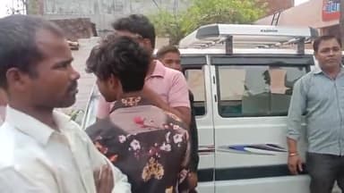 कानपुर: कल्याणपुर में वैन और ई-रिक्शा में भिड़ंत, बड़ा हादसा टला