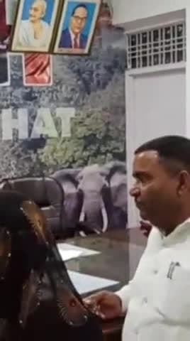 बहराइच: कलेक्ट्रेट पहुंची सहकारी समिति खैराकला संचालक पद प्रत्याशी की पत्नी ने निष्पक्ष चुनाव की मांग को लेकर दिया मांगपत्र