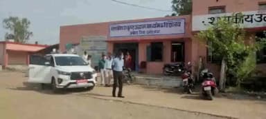 तेंदूखेड़ा: कलेक्टर एस कृष्ण चैतन्य ने जबेरा, बनवार व सिंग्रामपुर में बोर्ड के परीक्षा केंद्रों का निरीक्षण कर देखी व्यवस्था