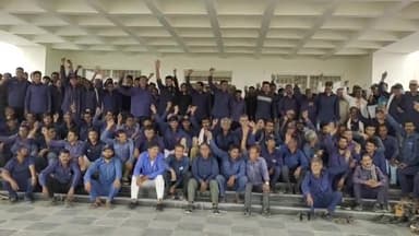 मंदसौर: सुशासन भवन मंदसौर में मध्य प्रदेश कोटवार संघ ने 4 सूत्रीय मांगों को लेकर प्रदर्शन करते हुए कलेक्टर को दिया ज्ञापन