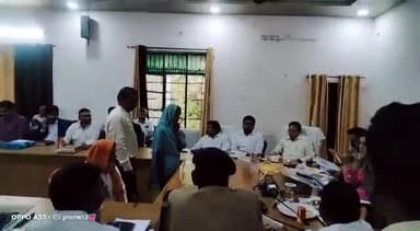 डलमऊ: डीएम एवं एसपी की अध्यक्षता में संपूर्ण समाधान दिवस पर डलमऊ तहसील सभागार में फरियादियों की सुनी गई फरियाद