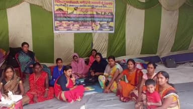 बगोदर: बगोदर प्रखंड सह अंचल कार्यालय के समक्ष के 2 सूत्री मांगों को लेकर सहिया संघ की अनिश्चितकालीन धरना 42 वे दिन रहा जारी