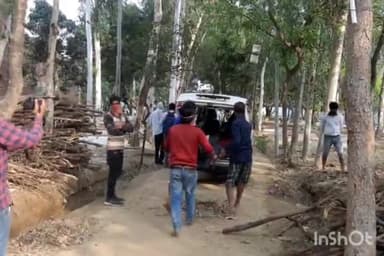 बरेली: जगतपुर कब्रिस्तान में 18 दिन पूर्व दफन शव को पुलिस ने निकलवाकर कराया पोस्टमॉर्टम, पिता ने लगाया हत्या का आरोप