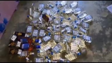 कटेया: रानीपुर मोड़ के समीप पुलिस ने 536 बोतल देशी शराब व बाइक किया बरामद,तस्कर हुआ फरार।