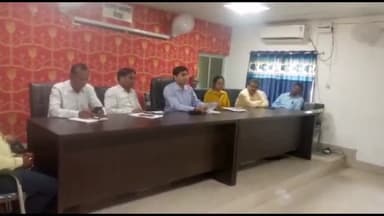 तेघरा: तेघरा प्रखंड मुख्यालय में प्रखंड विकास पदाधिकारी की अध्यक्षता में महत्वपूर्ण बैठक आयोजित ।