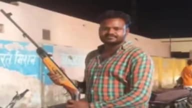 हनुमानगढ़: सोशल मीडिया पर हथियार के साथ फ़ोटो डाल आमजन को भयभीत करने के मामले में सदर पुलिस ने कमाना निवासी एक युवक को किया गिरफ्तार