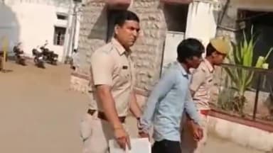चित्तौड़गढ़: पुलिस ने जिला परिषद कार्यालय के गेट के सामने रोड से 2 किलो 155 ग्राम अवैध अफ़ीम के साथ एक आरोपी को किया गिरफ्तार