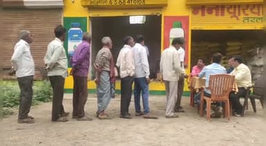 नवाबगंज: नवाबपुर कोडरी में साधन सहकारी समिति के सदस्य का सुरक्षा व्यवस्था के बीच कराया जा रहा है चुनाव