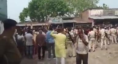 मनीष कश्यप की गिरफ्तारी के बाद थाने के बाहर जुटे समर्थक, मनीष सभी राष्ट्रवादी आपके साथ है ।

#ManishKashyap