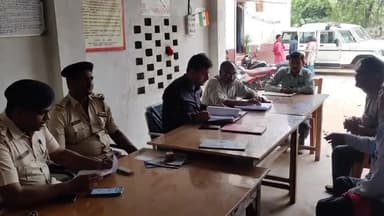 हलसी: हलसी थाना परिसर में आयोजित जनता दरबार में 3 मामलों का हुआ निष्पादन, एक नये मामले में दूसरे पक्ष को जारी की गई नोटिस