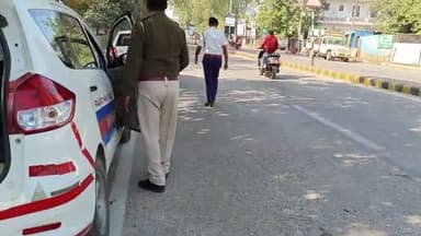 सवाई माधोपुर: लालसोट कोटा मेगा हाईवे पर यातायात नियमों की पालना को लेकर ट्रैफिक पुलिस द्वारा की गई वाहनों की जांच, काटे 59 चालान