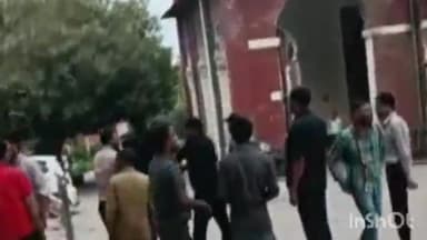 आगरा: पालीवाल पार्क स्थित आगरा विश्वविद्यालय में अवैध साइबर कैफे हटाने के चलते सिक्योरिटी गार्ड व कैफे संचालक में हुई मारपीट