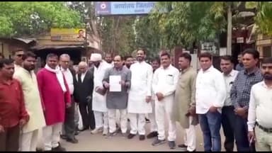 जिला मुख्यालय पर कांग्रेस पार्टी द्वारा अनुसूचित जाति जनजाति की जमीन क्रय करने के आदेश का किया गया विरोध, सौंपा ज्ञापन