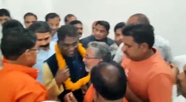 गुना नगर: स्वास्थ्य मंत्री प्रभुराम चौधरी ने सर्किट हाउस में मीडिया से की चर्चा, देश में नंबर 1 पर है आयुष्मान कार्ड बनाने में MP