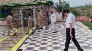 गोंडा: आगा पुरवा में वन विभाग की भूमि पर बनाए गए मजार की जांच शुरू, एसडीएम व सीओ ने लिया जायजा