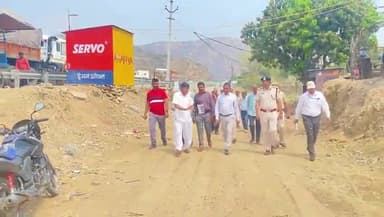 बड़गांव: देबारी में अंडरपास-CUP की मांग को लेकर प्रदर्शन कर रहे ग्रामीणों ने कलेक्टर व SP के समझाने के बाद बंद का ऐलान लिया वापस