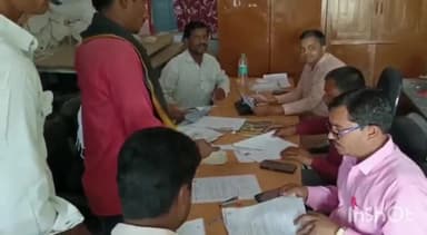 सारंगपुर: आशासकीय स्कूल में निशुल्क प्रवेश के लिए सारंगपुर संकुल में 95 आवेदनों का जन शिक्षकों ने किया सत्यापन