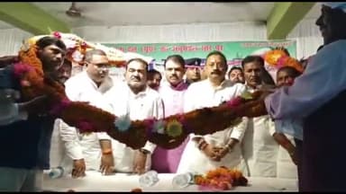 लखीसराय: शहर के नगर भवन में भीम संवाद कार्यक्रम का भवन निर्माण मंत्री अशोक चौधरी ने दीप प्रज्वलित कर किया उद्घाटन