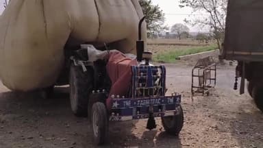 कामां: ओवरलोड वाहनों के विरुद्ध कामां पुलिस ने चलाया अभियान, तूड़ी से भरे ट्रैक्टर ट्रॉली को किया जब्त