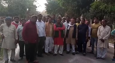 अमरोहा: दाऊद सराय सहकारी समिति के डायरेक्टर पद के चुनाव में ग्रामीणों ने लगाया धांधली का आरोप, कलेक्ट्रेट पहुंचकर की शिकायत