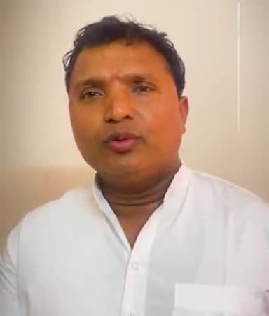 "ए राहुल 'गांधी' हे, राहुल 'सावरकर' नही"

- मोदी शाह बर IYC अध्यक्ष @srinivasiyc के संदेश...