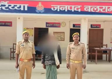 यूपी बलरामपुर में हरैया थाना की पुलिस ने पच्चीस लीटर अवैध कच्ची शराब बरामद कर दो अभियुक्तों को मोती पुर खुर्द गांव से गि