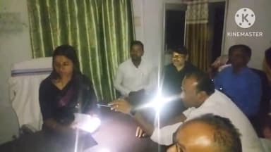 पतरातू: विधायक अंबा प्रसाद पतरातु अपने कार्यालय में बैठक की