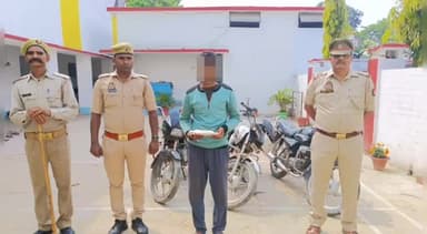 नवाबगंज: कुम्हरौरा पुलिया के पास से पुलिस ने चोरी की तीन बाइक, दो जिंदा कारतूस व एक तमंचा के साथ एक अभियुक्त को किया गिरफ्तार।