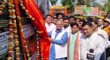 डिबाई: डिबाई के दानपुर पहुंचे एटा सांसद राजवीर सिंह उर्फ राजू भैया ने करीब पांच करोड़ के विकास कार्यों का किया लोकार्पण