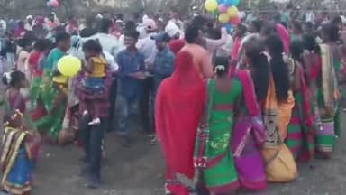 मांडू: बुमरी पंचायत के मुंडा गोरा में मनाया गया सरहुल पर्व, संथाली कार्यक्रम का किया गया आयोजन