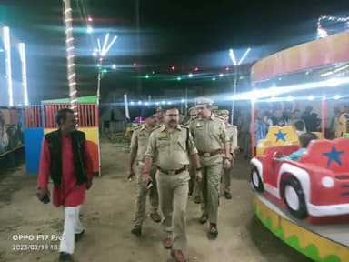 बदायूं: शहर में लाबेला चौक, घंटाघर, पुलिस लाइन चौराहे पर शांति व्यवस्था व जनमानस की सुरक्षा के दृष्टिगत पुलिस ने किया पैदल गश्त