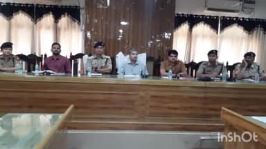 शामली: कलेक्ट्रेट सभागार में जिलाधिकारी की अध्यक्षता में आगामी रमजान व नवरात्रि को लेकर अधिकारियों व धर्मगुरुओं के साथ हुई बैठक