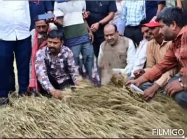 कोटा। स्पीकर ओम बिरला ने बूंदी जिले के तालेड़ा क्षेत्र के गांवों में बारिश व ओलावृष्टि से नष्ट फसलों का जायजा लिया।