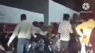 आगरा: प्रतापपुरा चौराहे पर एक युवक के साथ मारपीट का वीडियो वायरल
