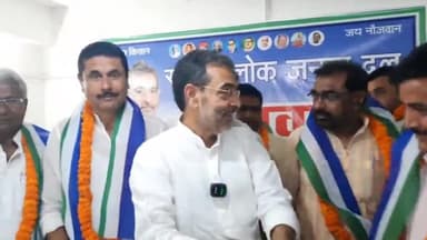 सासाराम: जदयू के कई कार्यकर्ताओं ने जदयू पार्टी को छोड़कर सासाराम मौर्या होटल में राष्ट्रीय जनता दल पार्टी की सदस्यता ली