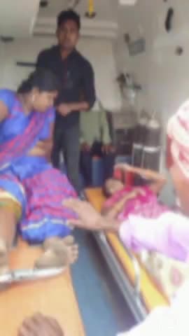 आरंग: रसनी ओवरब्रिज के पास यात्री बस को डीजल टैंकर ने मारी टक्कर, बस चालक सहित कई यात्रियों को आई चोटें