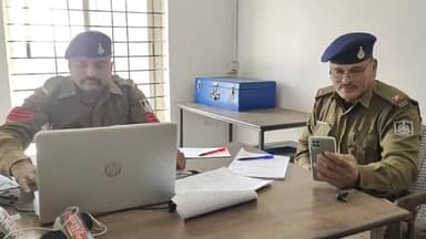 मंदसौर: मंदसौर नई आबादी पुलिस ने सार्वजनिक स्थान सीतामऊ फाटक पर शराब पीते हुए विजय सिंह को पकड़ा की कार्रवाई