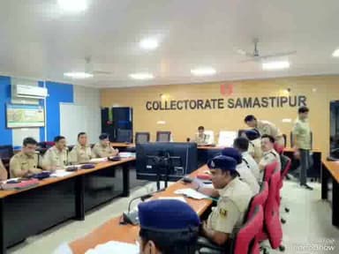 समस्तीपुर: समाहरणालय के सभागार में ज़िला पुलिस कप्तान ने अपराध नियंत्रण को लेकर  पुलिस पदाधिकारियों संग की बैठक, दिए जरूरी निर्देश