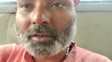 गुटका तंबाकू खा कर दो बस के अंदर थूकते हैं इनके ऊपर कठोर कार्रवाई करे दिल्ली सरकार