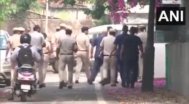 #दिल्ली पुलिस रंगा-बिल्ला का #खिलौना बनकर रह गयी है, भारत #जोड़ो यात्रा खत्म होने के 45 दिनों बाद उन्हें #Rahul_Gandhi  का एक बयान याद आ रहा है,
देश के मौजूदा हालातों में जांच एजेंसियों का राजनैतिक कार्यकर्ता बनकर रह जाना बेहद खतरनाक है।