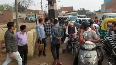 रोहतक: भिवानी चुंगी से हिसार रोड के बीच में दोस्तों के साथ ₹1000 के लेनदेन को लेकर हुए विवाद के बाद रेल की पटरी पर बैठा युवक