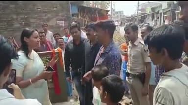 बेतिया: नौतन-बेतिया रोड अंतर्गत पीपल चौक के पास एप्रोच निर्माण का मेयर गरिमा देवी सिकारिया ने किया शिलान्यास