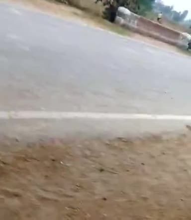 प्रतापगढ़: Bijli aane ki khushi me jhoome gramin #powercut ﻿@kunda