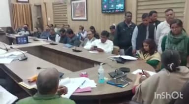 देहरादून: कलेक्ट्रेट सभागार में डीएम देहरादून सोनिका ने लगाया जनता दरबार, कुल 104 शिकायतों पर हुई सुनवाई