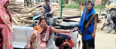 मोहम्मदी: हाइवे पर ग्राम सहदेवा के निकट एक अज्ञान वाहन ने एक बाइक सवार के ज़ोरदार टक्कर मार दी, टक्कर से बाइक चालक हुआ गंभीर।