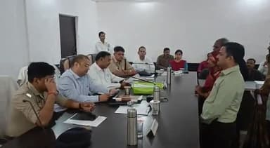 जलेसर: संपूर्ण समाधान दिवस में एडीएम प्रशासन आलोक कुमार ने जलेसर तहसील में सुनी जन समस्याएं.