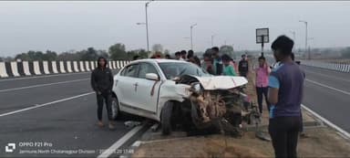 बगोदर: जीटी रोड महुरी के पास अनियंत्रित कार हुआ दुर्घटनाग्रस्त,कोई हताहत नही