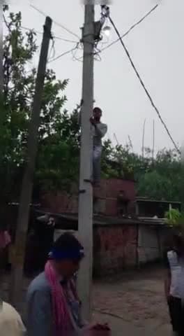 कटेया: पड़रिया,जयसौली सहित कई गांव में 40 उपभोक्ताओं का काटा गया कनेक्शन।